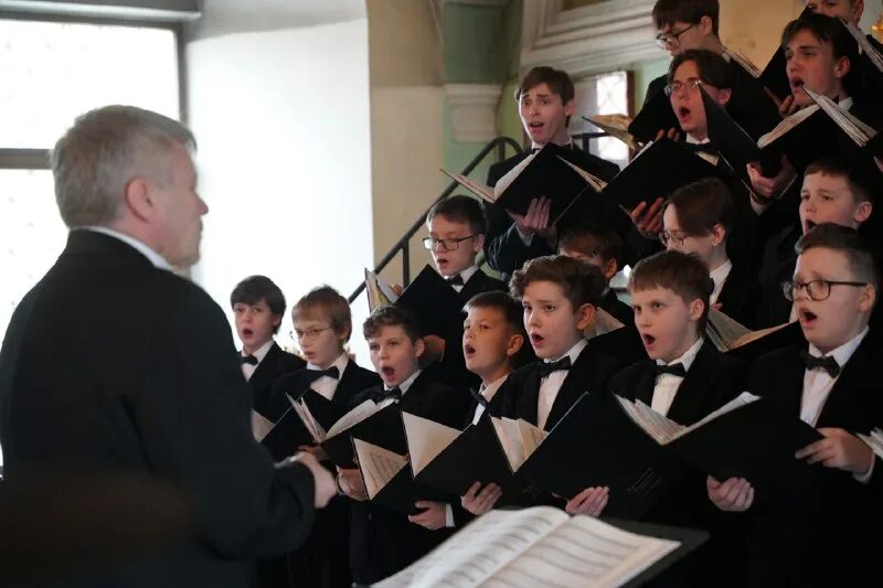 хор мальчиков хорового училища им. хор имени глинки мальчиков хорового училища. концертный зал хоровой капеллы санкт петербурга. и. капелла имени глинки.