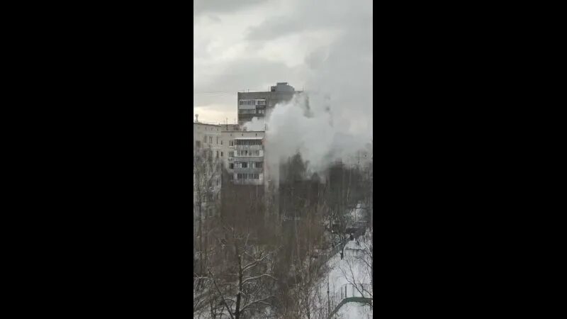 Пожар в гольяново сегодня уссурийская улица. Пожар в москве гольяново. Пожар на амурской улице в москве в 2016 году медуза. Стеклопакет после взрыва. Минусинская.