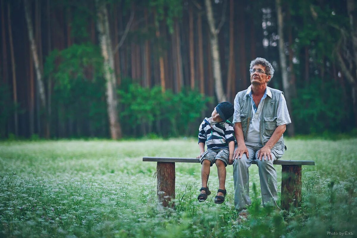 Дедушка. Дед и внук. Детям о дедушке. Дедушка с внуками. Boy old man