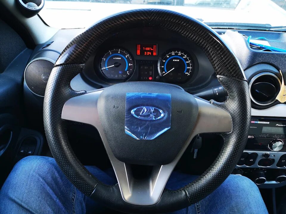 Обшивка руля - Lada Ларгус, 1,6 л, 2013 года аксессуары DRIVE2