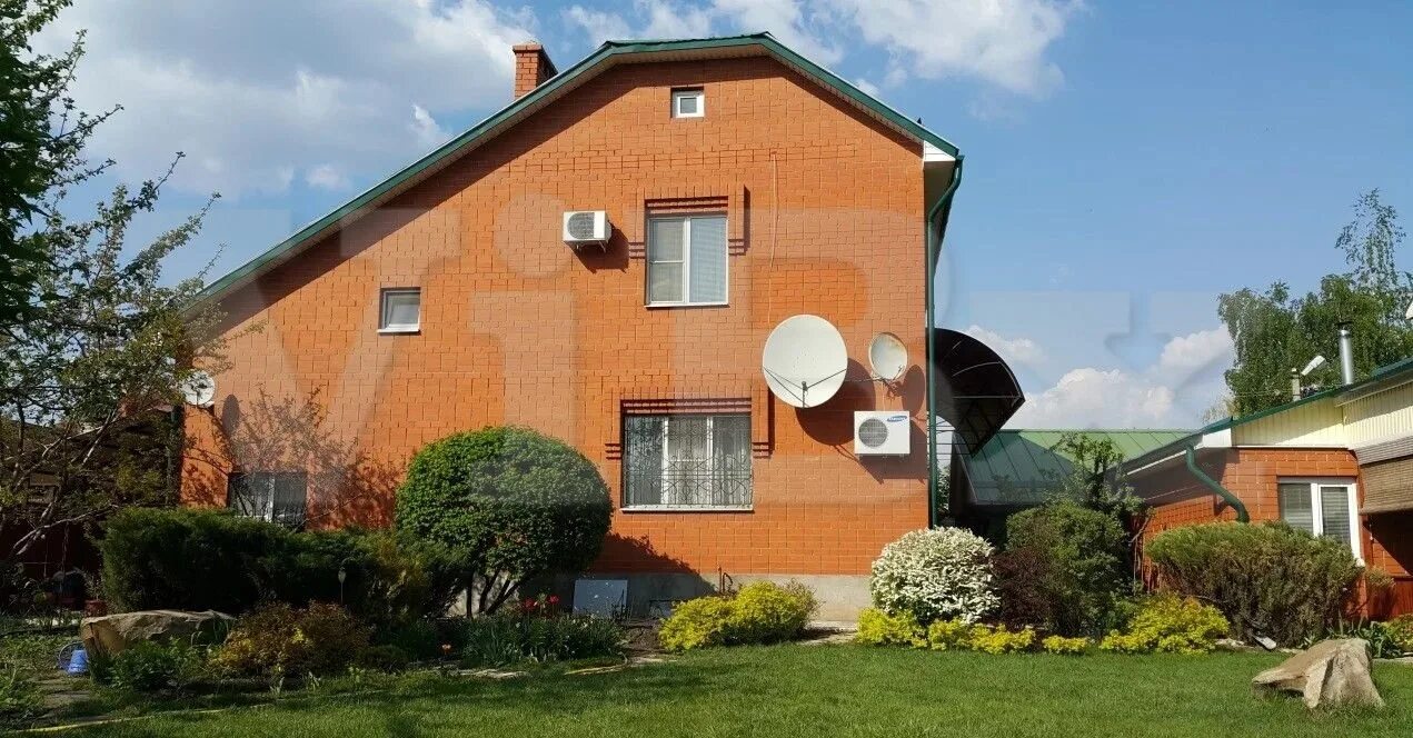 Купить дом в липецке сырский рудник. Коттеджный посёлок сырский липецк. Котеджина сырском липецк. Липецк посёлок сырский улица рябиновая. Коттеджи на сырском.