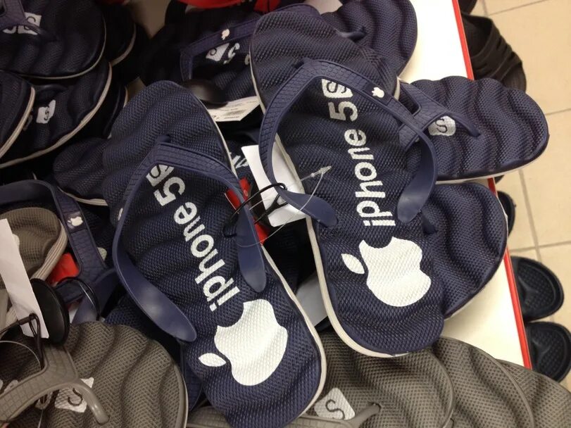 Туфли айфон. Обувь макс фэшн шуз. Чехол для телефона 3д печать. Паленые кроссовки найк. Странные кроссы.