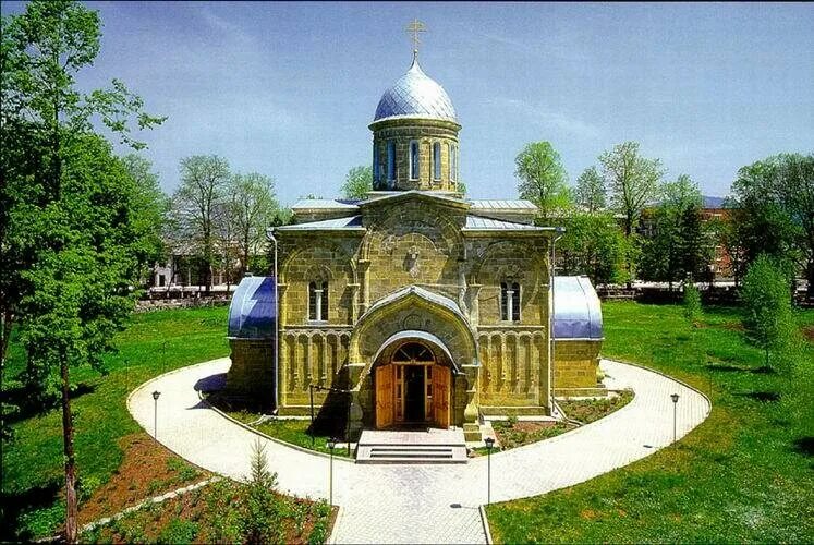 Алагир. Алагир. Свято-вознесенский собор алагир. Алагирский храм вознесения. Город алагир рсо алания.