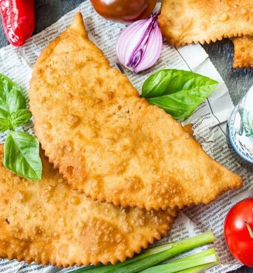 Чебуреки фото. Чебурек с сыром вывеска. Меню для чебуречной клипарт.
