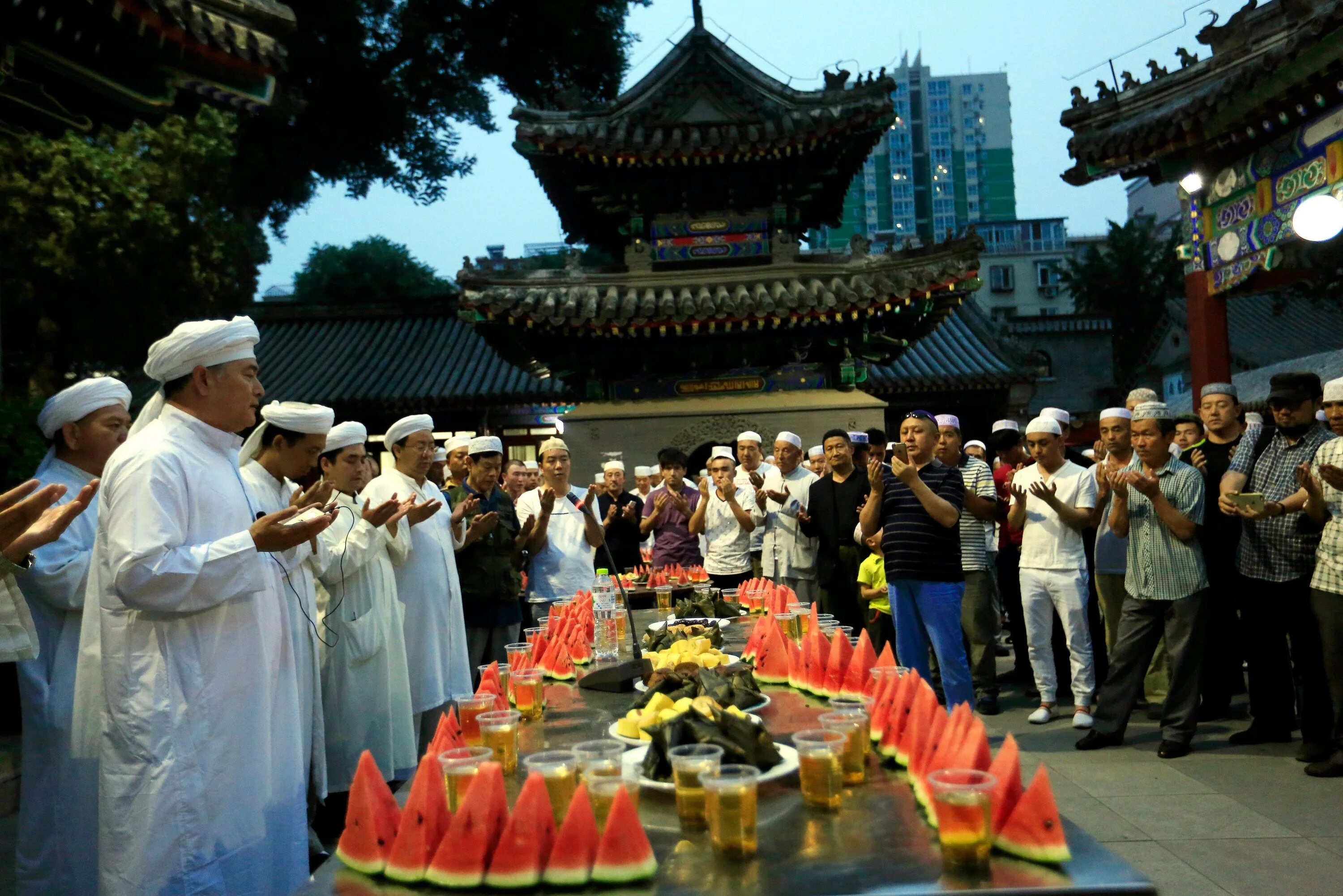 Мусульманский китай. Мечеть в Китае. Китай Рамадан.