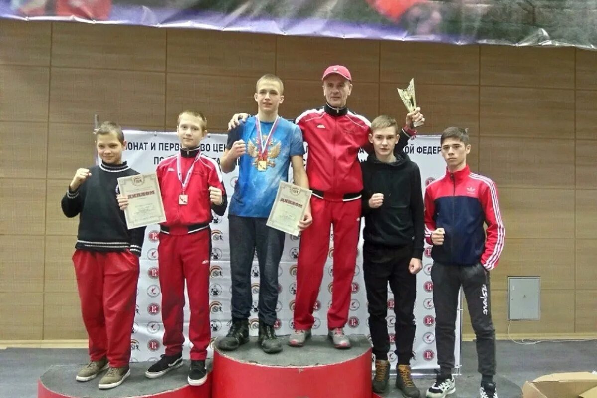 Кикбоксеры тверь. Александр малофеев кикбоксинг. Кикбоксеры тверь. Аширов дурсун тверь. Кикбоксеры тверь.