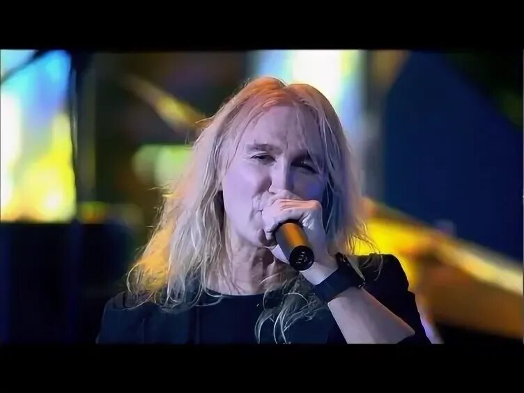 Я зову дождь. Я зову дождь. Завяли розы стих. Я зову дождь. Я зову дождь.