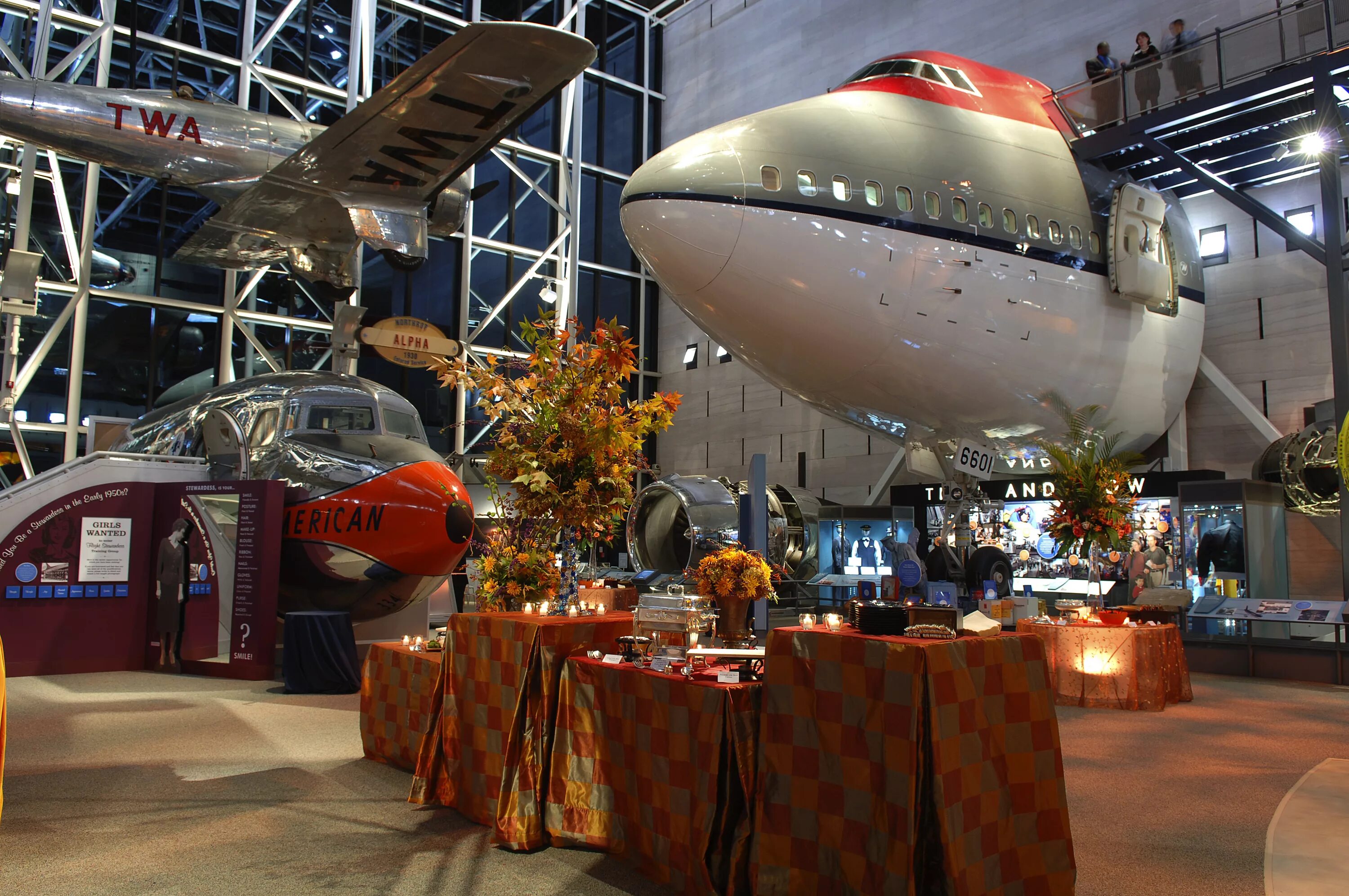 Space travel сайт. National Air and Space Museum. Космический музей. Музей космоса Канада. Музей космоса США.