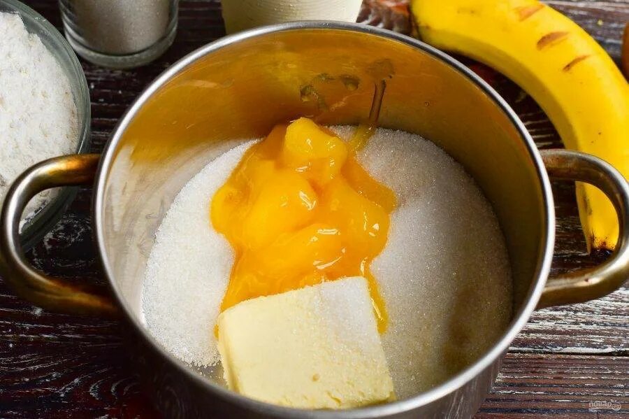 Рецепт от кашля с яйцом и медом. Сливочное масло с медом. банан с медом от кашля. средство от кашля с бананом и медом. от кашля мед масло сливочное.