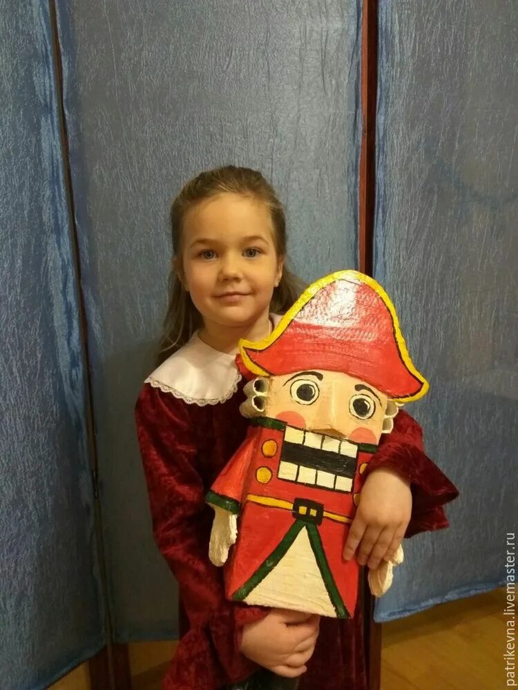 как сделать персонажа своими руками. бумажные фигурки людей. творческие работы из ткани. поделки для кукол. волшебник изумрудного города герои страшила.