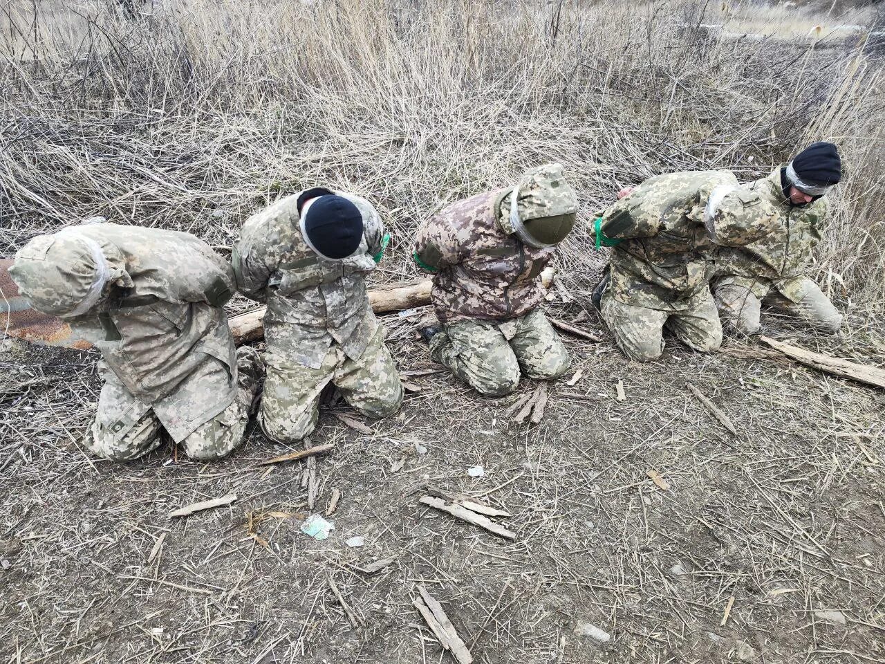 Мертвые украинские военные. Пленные украинские военные. Украинские военные в плену. Укропы в плену