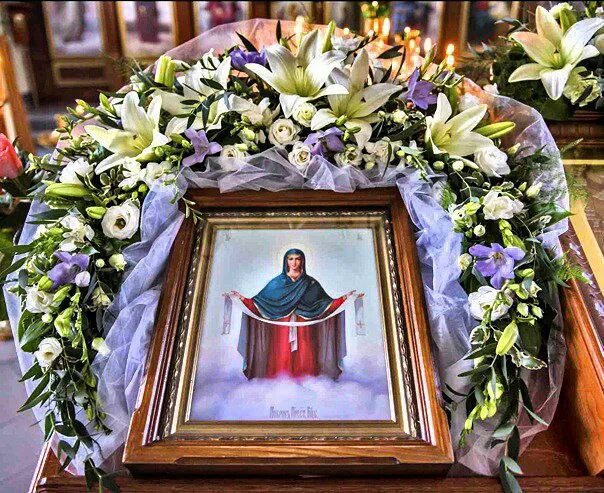 украшение храма солодники. покров украшение храма. храмовая флористика на покров пресвятой богородице. цветы букеты на праздник покров. украшение иконы на покров пресвятой богородицы.