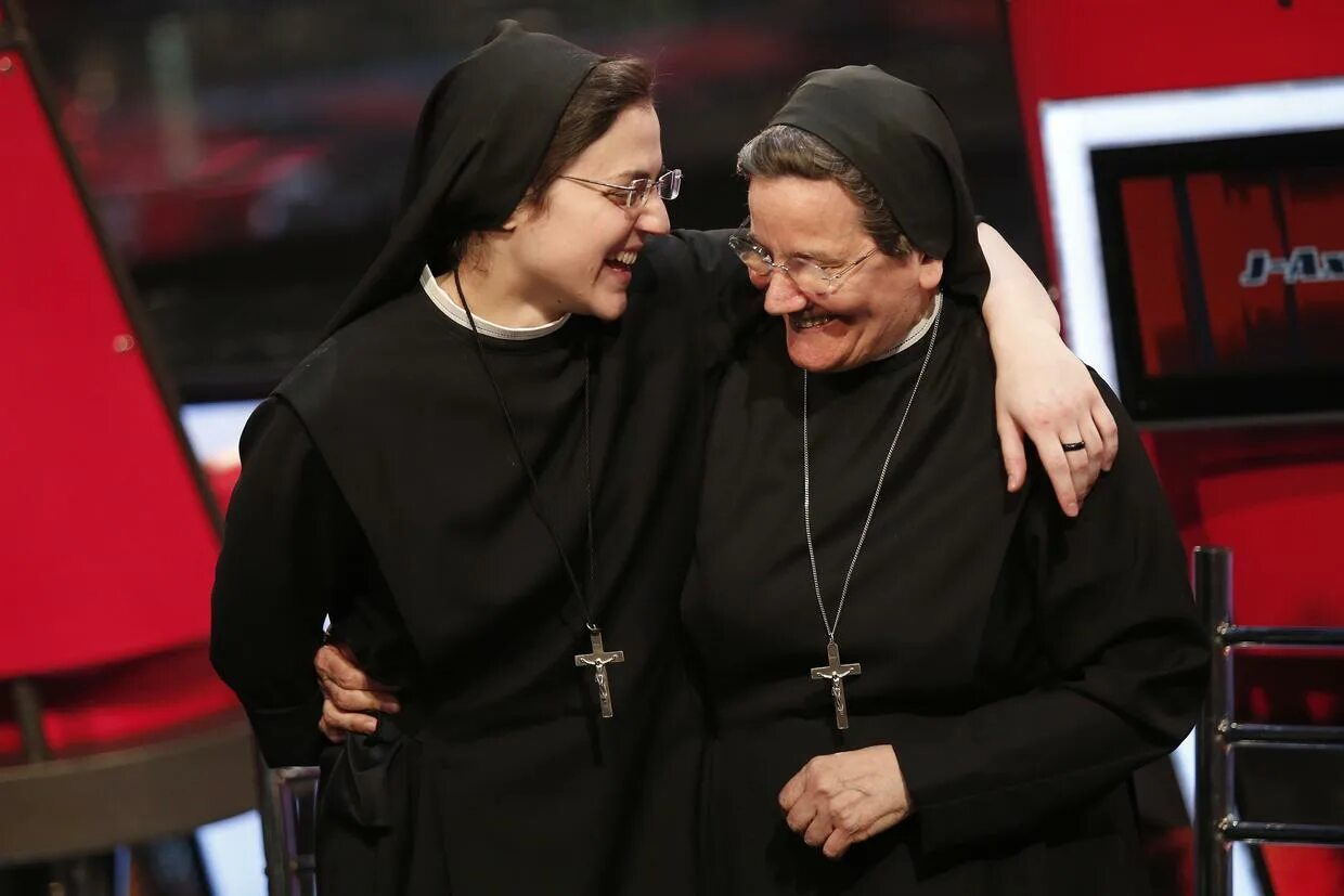 Кристина скуччия. Юлия юрик биография монахиня авраамия. Поет монахиня. Жаннин деккерс смерть. Поет монахиня.