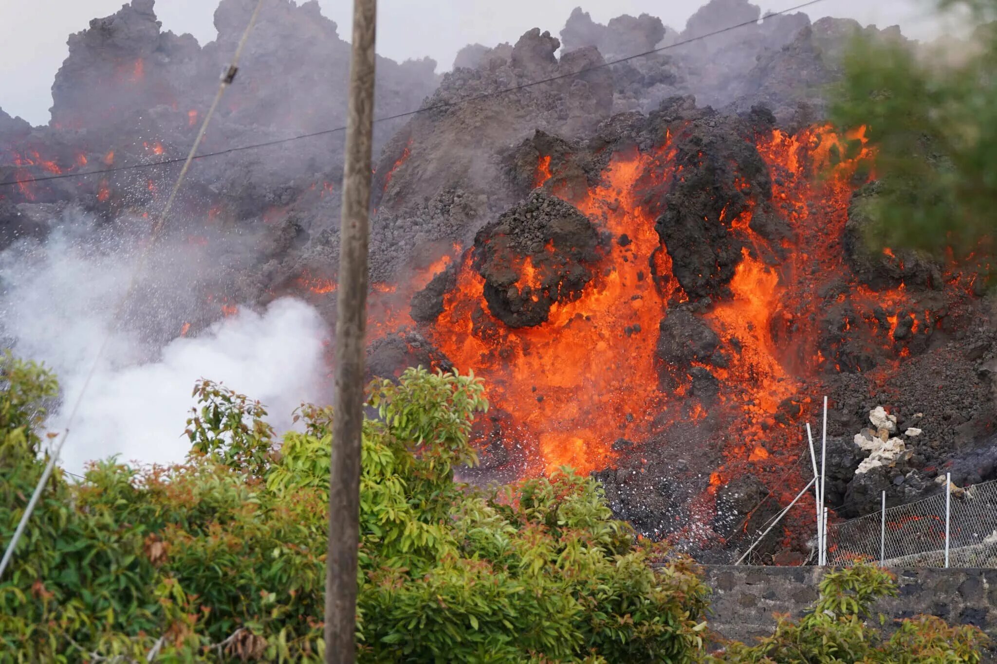 Извержение вулкана Кумбре-Вьеха 2021. Извержение на Канарских островах 2021. Вулкан на Канарских островах. Канарские острова извержение вулкана 2021. Извержение вулкана уничтожило город