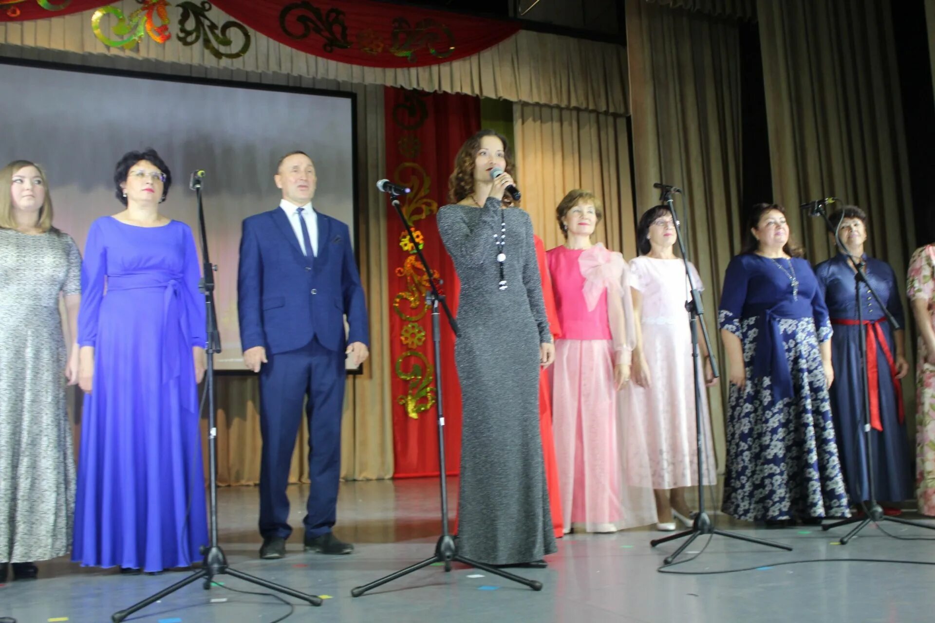 Дк гассара менделеевск. Менделеевск дворец культуры гассара. Мероприятия в дк гассара менделеевск. Танцевальный ансамбль шаян. День победы менделеевск.