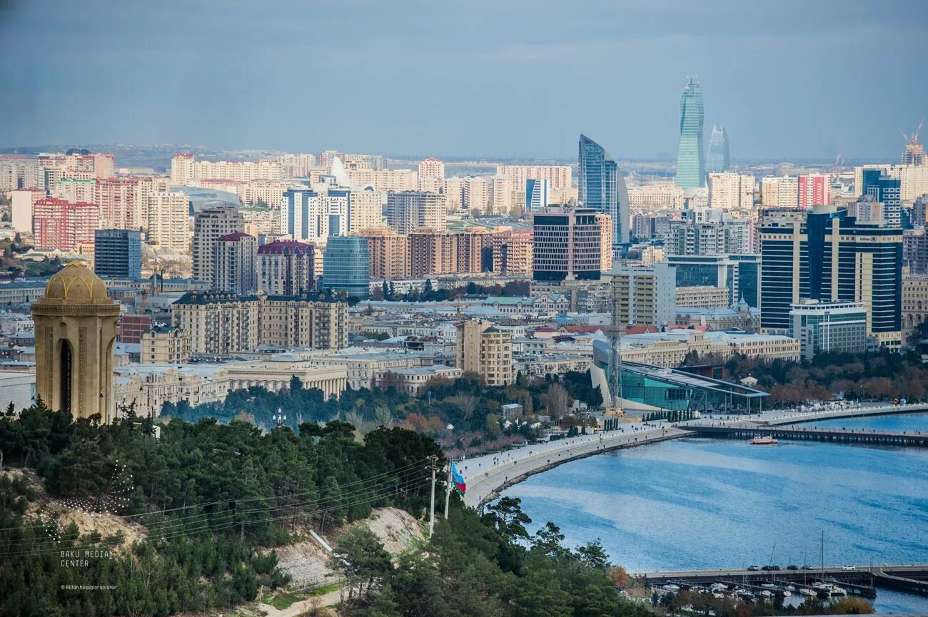 Сети азербайджана. Baku City Skyline. Баку красивые места фото. Дом правительства Баку фото. Фото с Баку с окна.