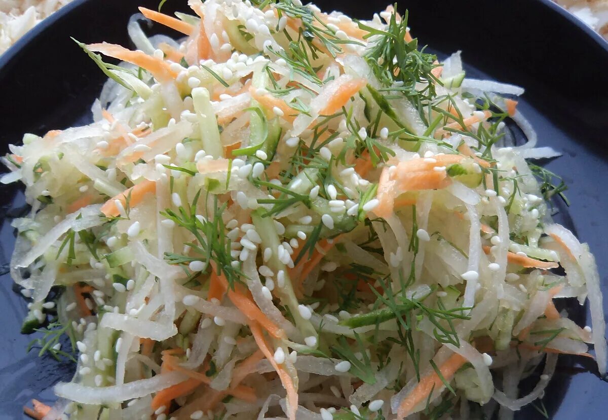 Овощной салат с дайконом и кунжутом - N. May