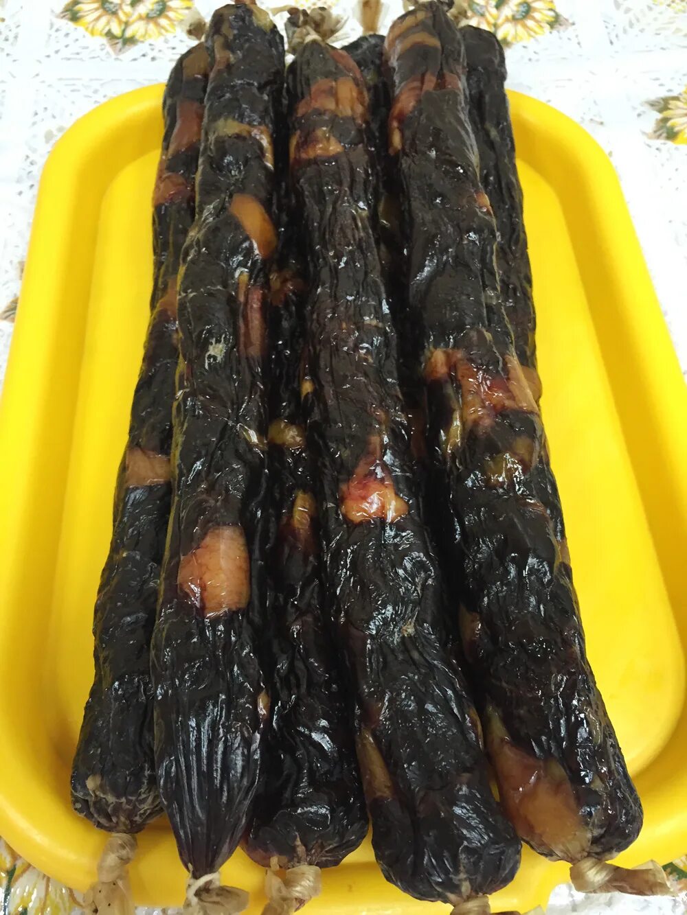 Колбаса татарская казылык. Конская колбаса татарская. Как называется конская колбаса. Конская колбаса татарская. Конская колбаса суджук.