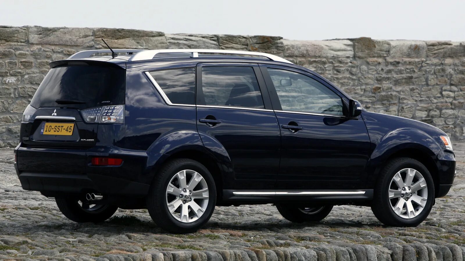 Mitsubishi Outlander XL 2010. Mitsubishi Outlander XL, 2010-2012,. Аутлендер XL 2012. Mitsubishi Outlander XL 2012.