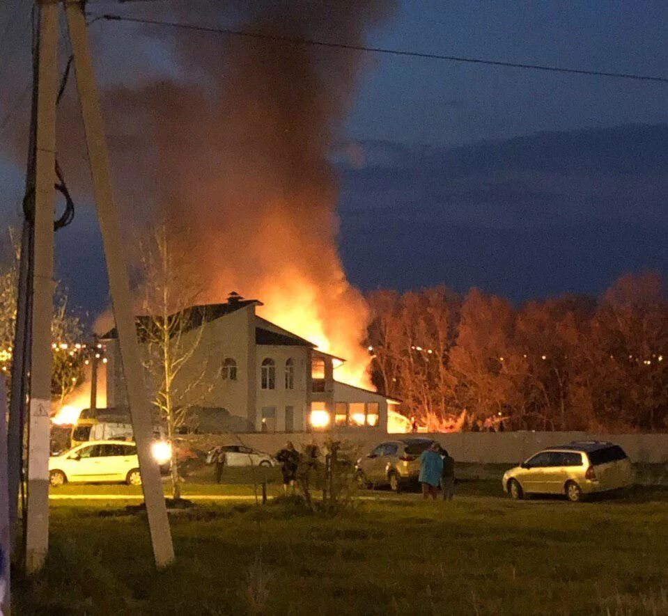 Белгород страдает. Пожар в Белгороде. Пожар в Белгороде сейчас. Пожар в Белгороде вчера. В Белгороде сгорел дом.