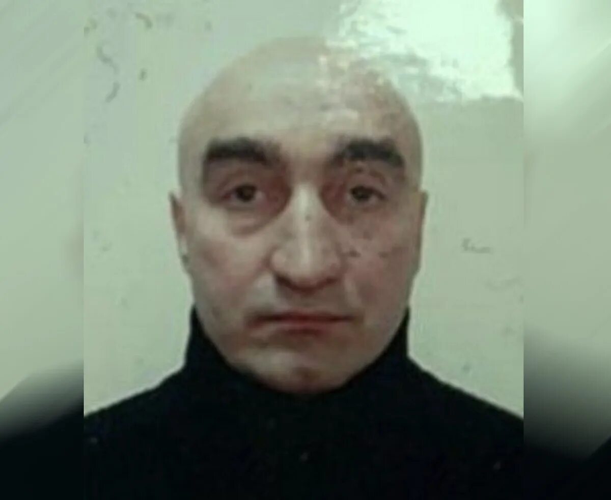 Убейте двух сотрудников