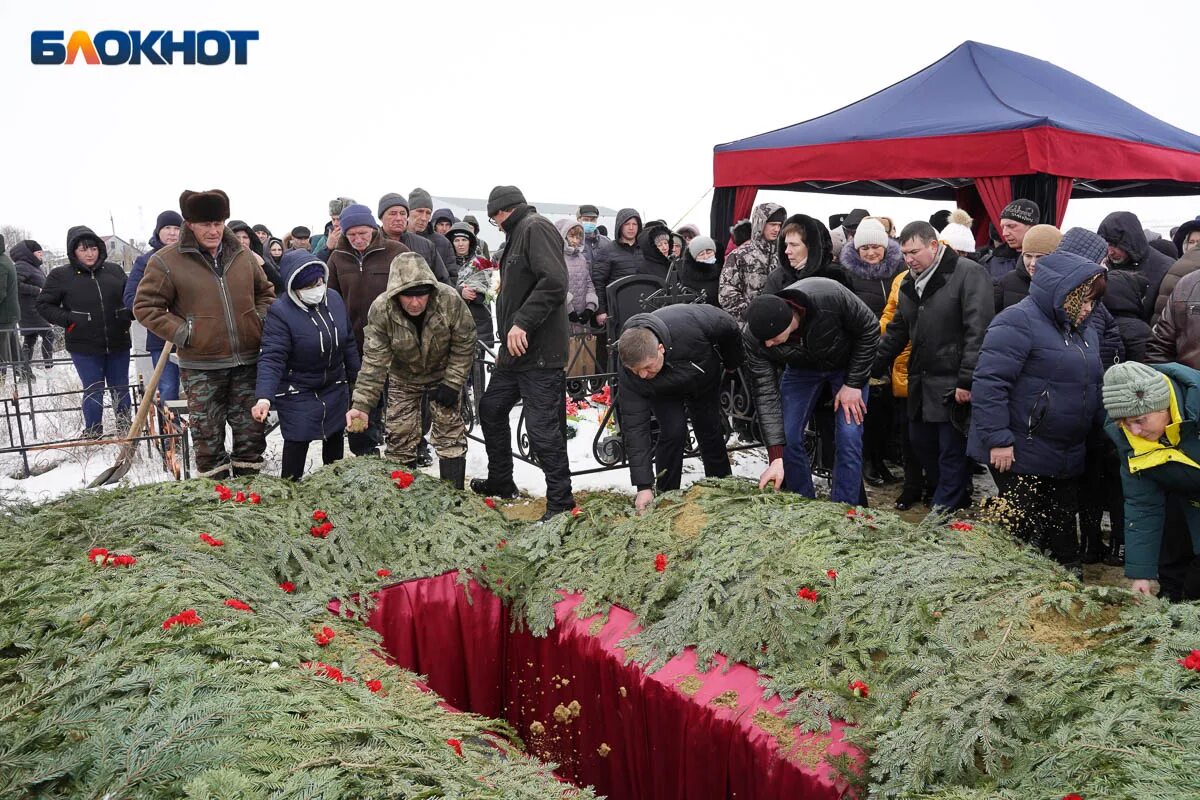 Могилы участников спецоперации. Памятники погибших в спецоперации. Герои участники спецоперация на Украине.