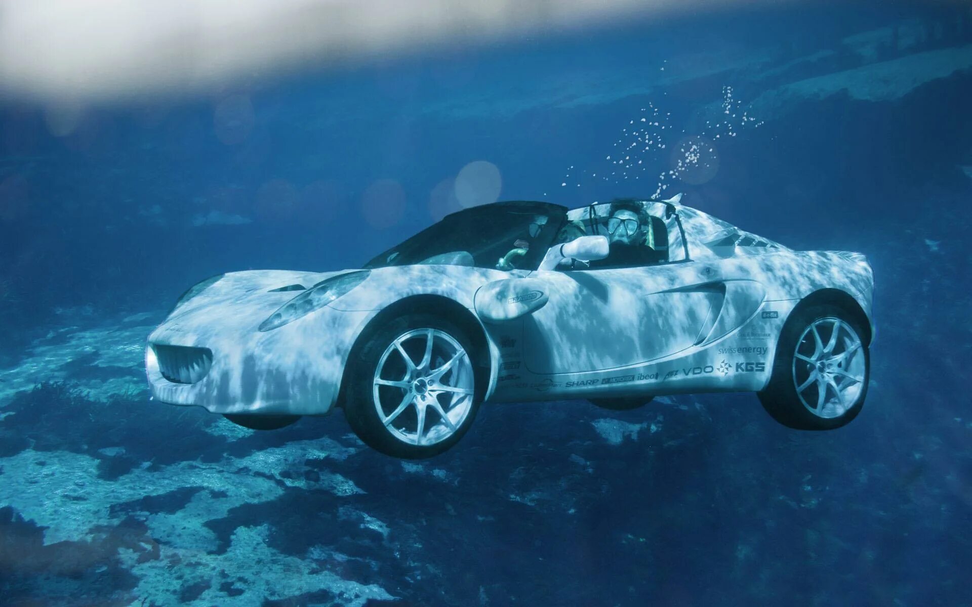 Машина едет под водой. Rinspeed squba. машина в воде. машина под водой. подводные машины.