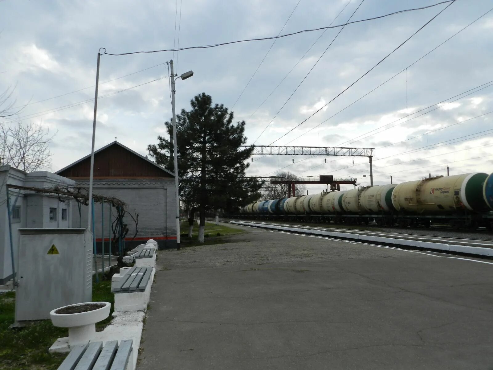 Ст кореновск. Станция Кореновск Краснодарский край. ЖД станция Кореновск Краснодарский край. ЖД вокзал Кореновск. Кореновск Краснодарский край вокзал.