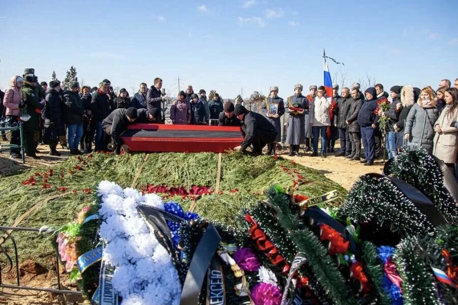 Похороненное прошлое. Похороны Алексея Луконина Волжский. Похороны военнослужащего.