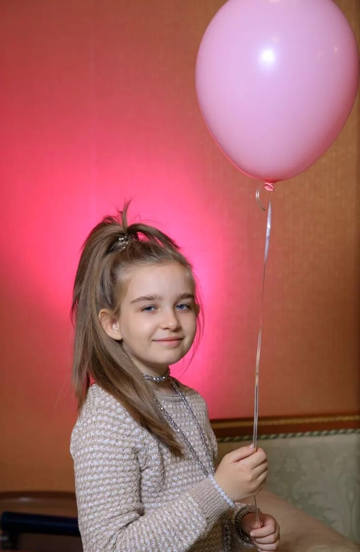 В новосибирске 9 девочка. Девушка 9 лет. девочка полина. девочка девяти лет. полина 11 лет.