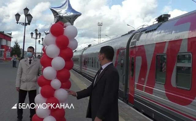 Электричка онега. Орлан поезд Архангельск. Орлан Архангельск Онега. Поезд Архангельск Онега. Орлан Архангельск Северодвинск поезд.