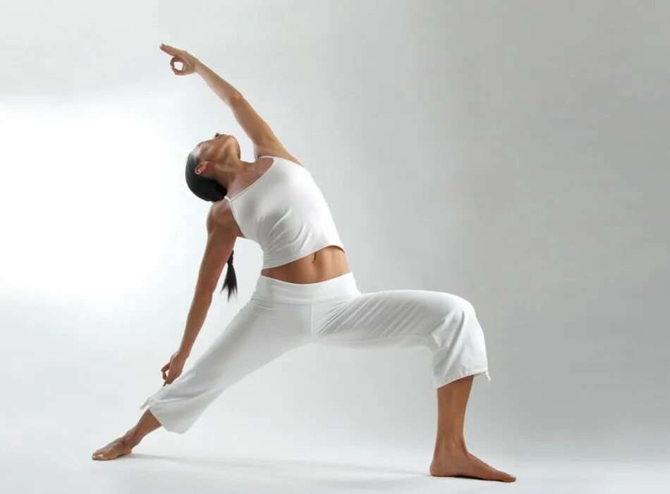 Красивые девушки занимаются йогой. Стретчинг что это такое в фитнесе. Yoga strip. Хорошая растяжка. Прасарита-падоттанасана.