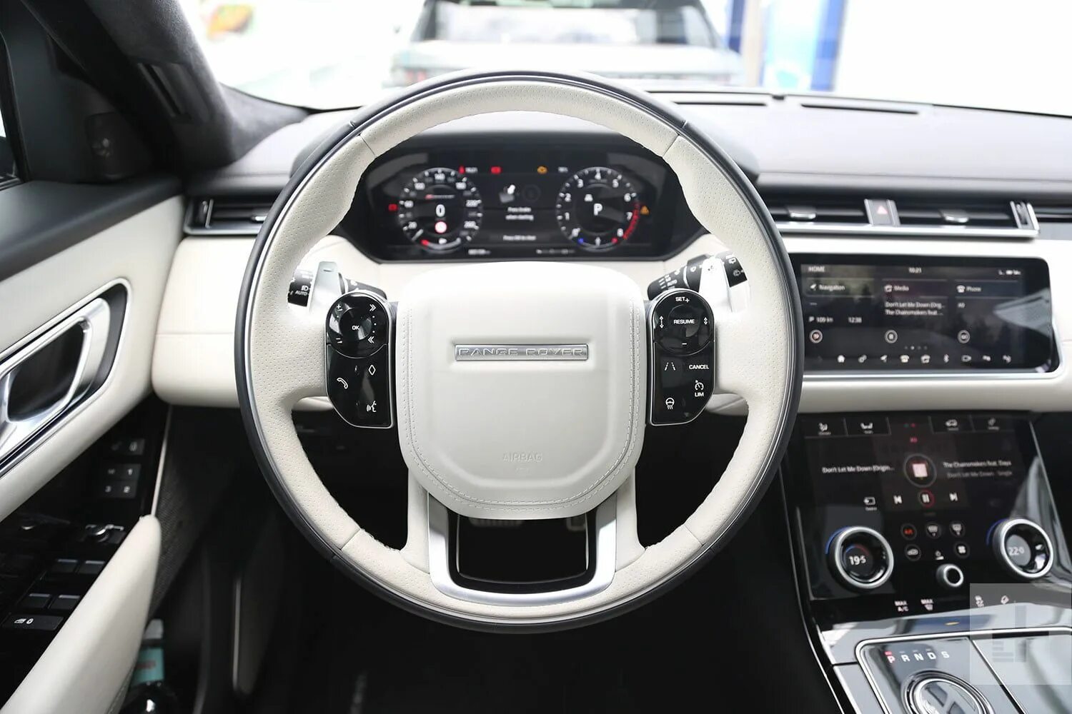 Панель рендж ровер. Блок эра глонасс рендж ровер спорт 2016. Land rover range rover autobiography 2021 салон. Панель рендж ровер. Рендж ровер спорт 2010 торпеда.