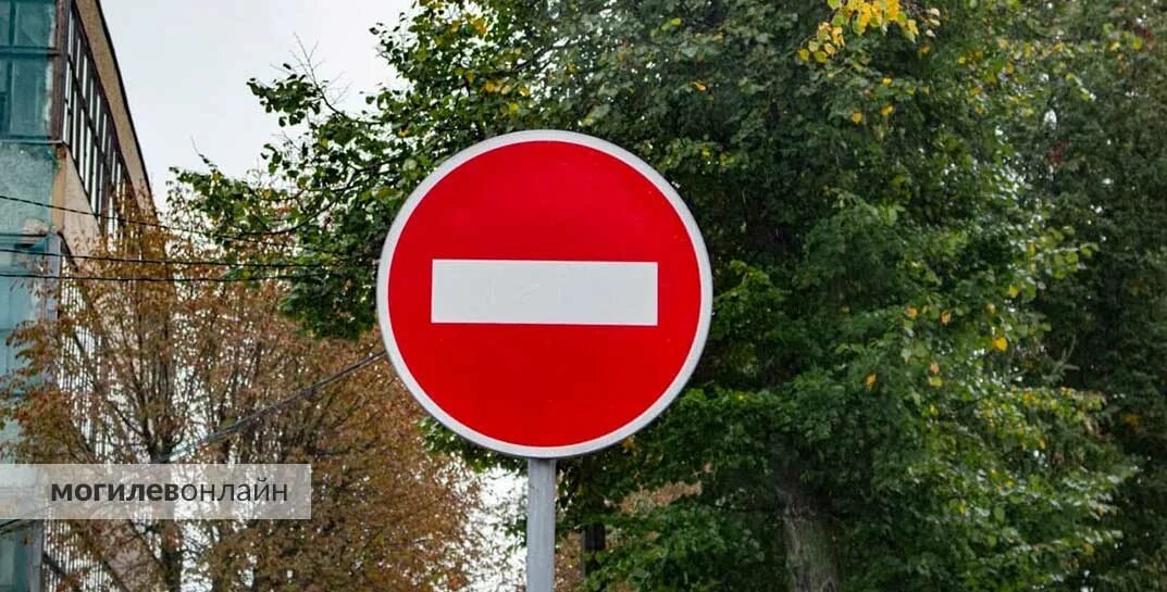 Микроавтобус в движении. Могилев движение. Могилев мост через днепр. Могилев движение. Карта могилева с маршрутами общественного транспорта.