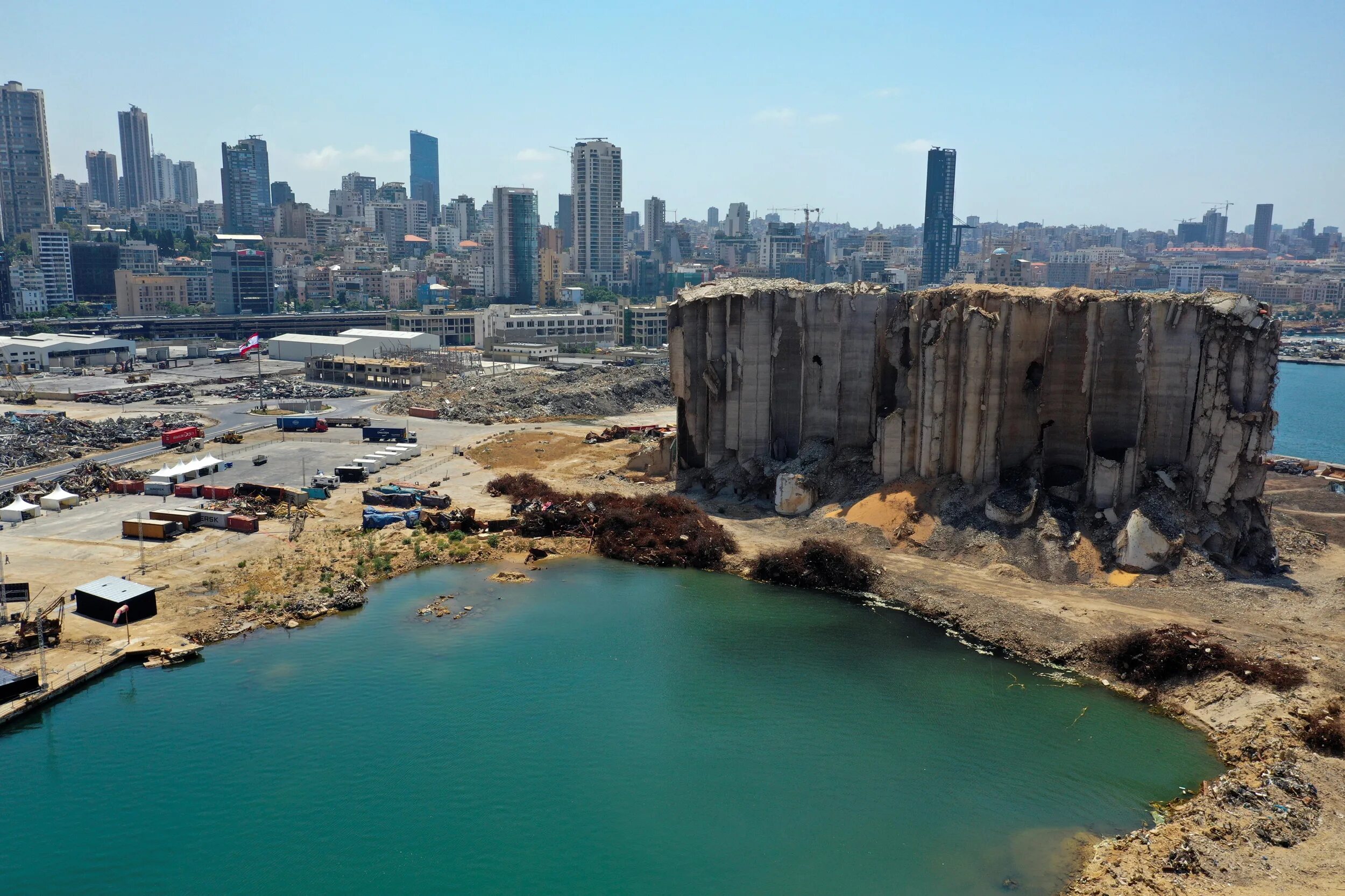 Телефона бейрут. Бейрут развалины. Бейрут 2021 год. Бейрут сверху.