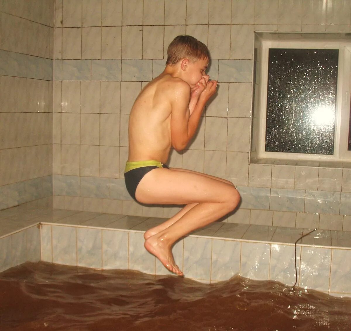 Мальчики в бане. Мальчишки в душе. Мальчики в душевой. Dunk boy sauna