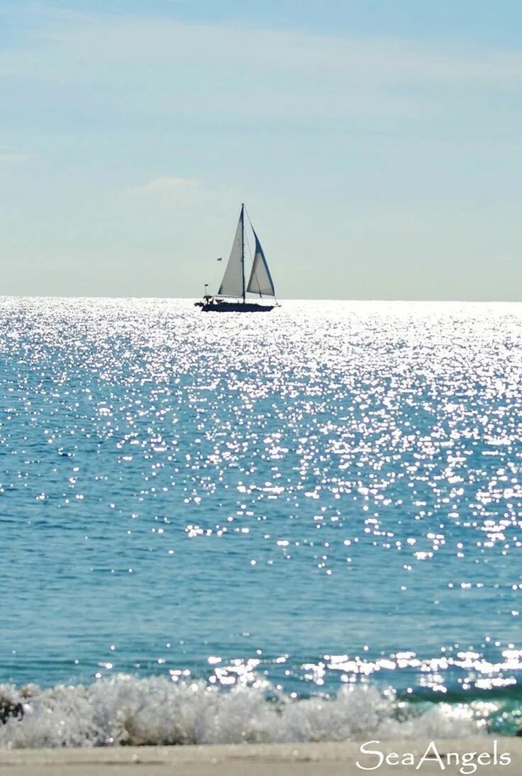 Парус вдали. Морской пейзаж. Море Парус. Спокойное море. Море вдали.