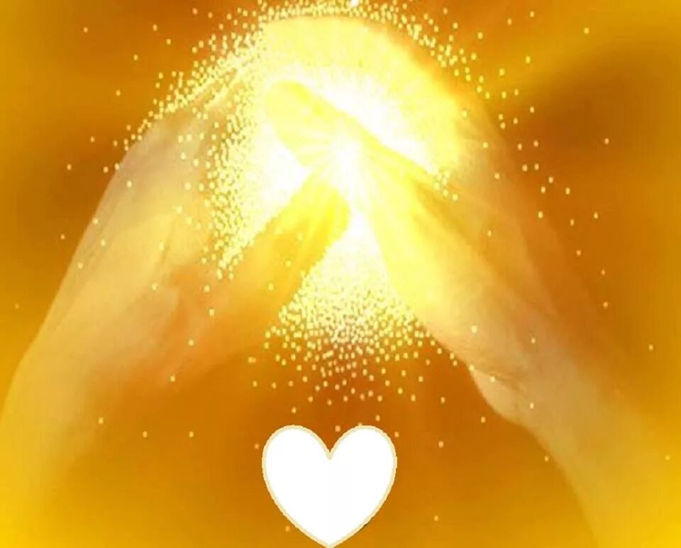 Сияющее сердце. Свет сердца. Лучезарное сердце. Золотой божественный свет.