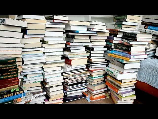 Более пятисот книг. 500 книг. 500 книг на фото. библиотека полки 94.