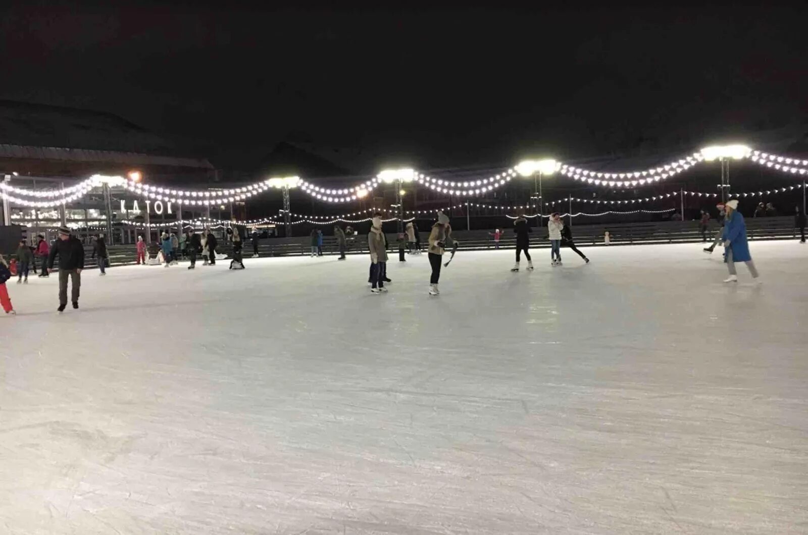 Каток на бухарестской континент. Каток севкабель порт 2022. Каток «proлед» в саду «эрмитаж». Открытый каток. Тц континент на бухарестской каток.