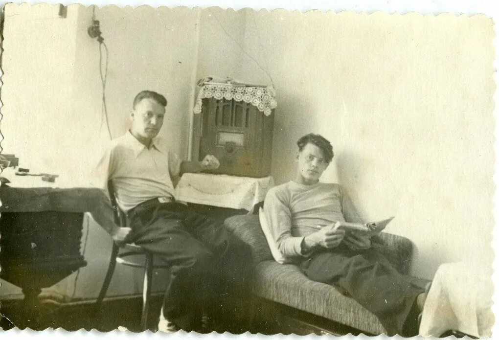 Домашнего архива русской. Из семейного архива. фото из семейного архива. фотографии из семейного альбома. архивные фото семьи.