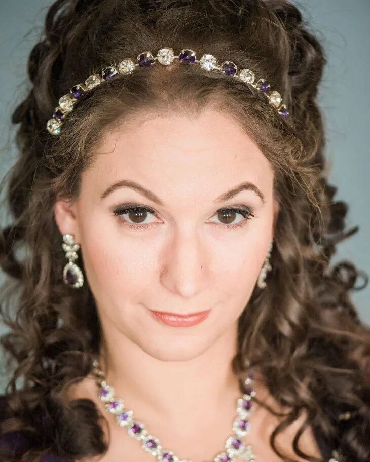 прически 19 век викторианская эпоха. бидермейер прически 19 век. прическа фонтанж барокко. прически 19 века на средние волосы. бидермайер 19 век женские прически.