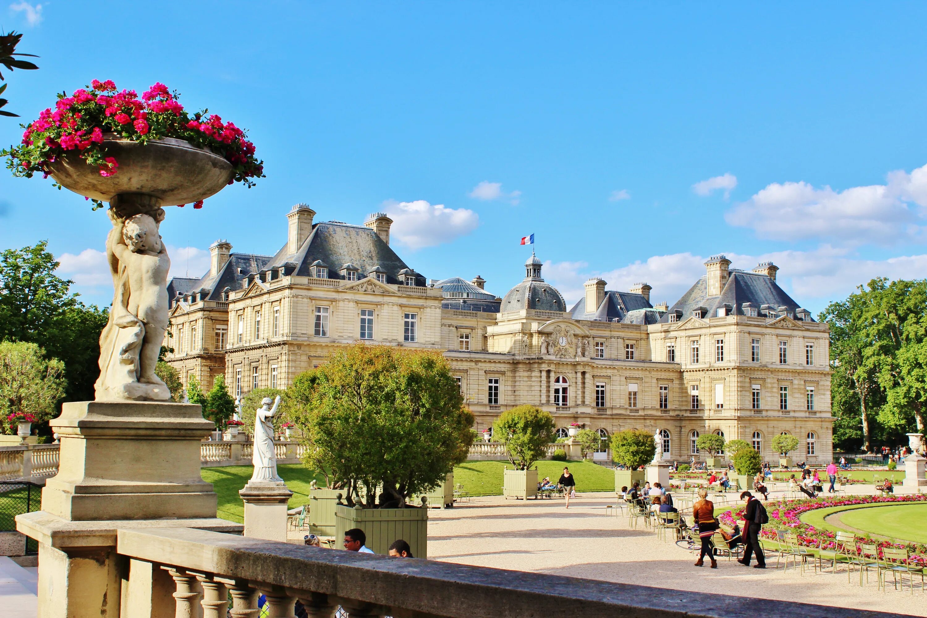 Французские главные города. Люксембургский сад. Люксембургский дворец в Париже. Сад Люксембург Париж. Люксембургский сад и дворец в Париже.
