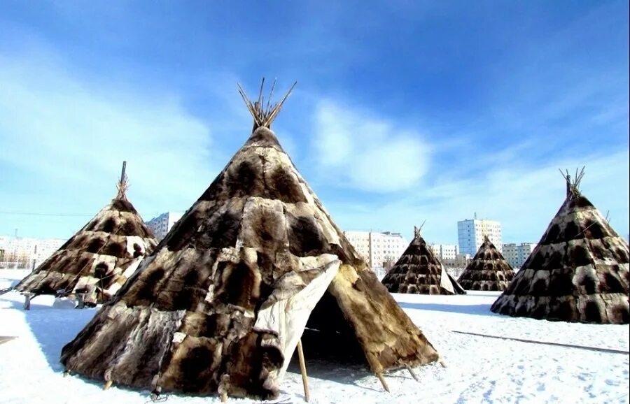 Чум жилище народов севера. Чум дом. Чум саамов внутри. Яранга чукотка. Жилище ненцев чум.
