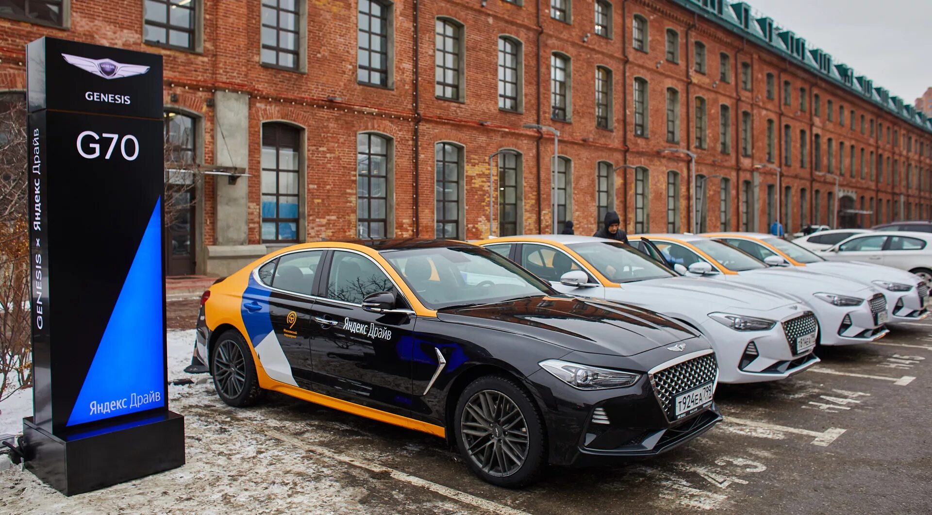 Машины каршеринг спб. Genesis g70 каршеринг. Каршеринг Дженезис g80. Genesis g70 Делимобиль. Hyundai Genesis каршеринг.