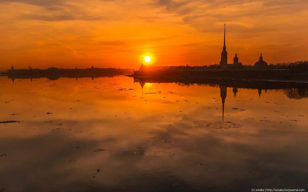 Санкт-Петербург Петропавловская крепость закат. Петропавловская крепость на закате. Санкт-Петербург Восход на Неве. Восход над Питером.