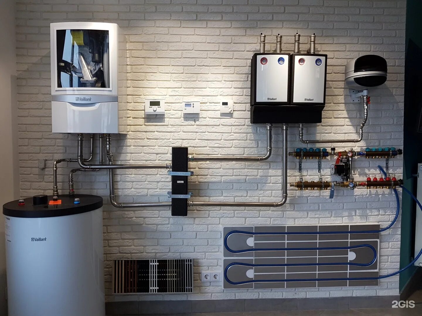 Обвязка напольного газового котла. Система отопления. Отопление водопровод канализация. Отопление в частном доме. Котел ная в частном доме.