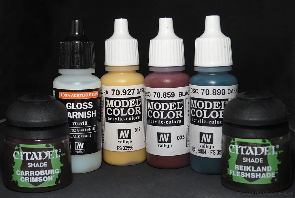 миниатюры акриловыми красками. миниатюрные краски. набор красок для моделей. покраска золотой краской кукольного дома. миниатюрные краски.