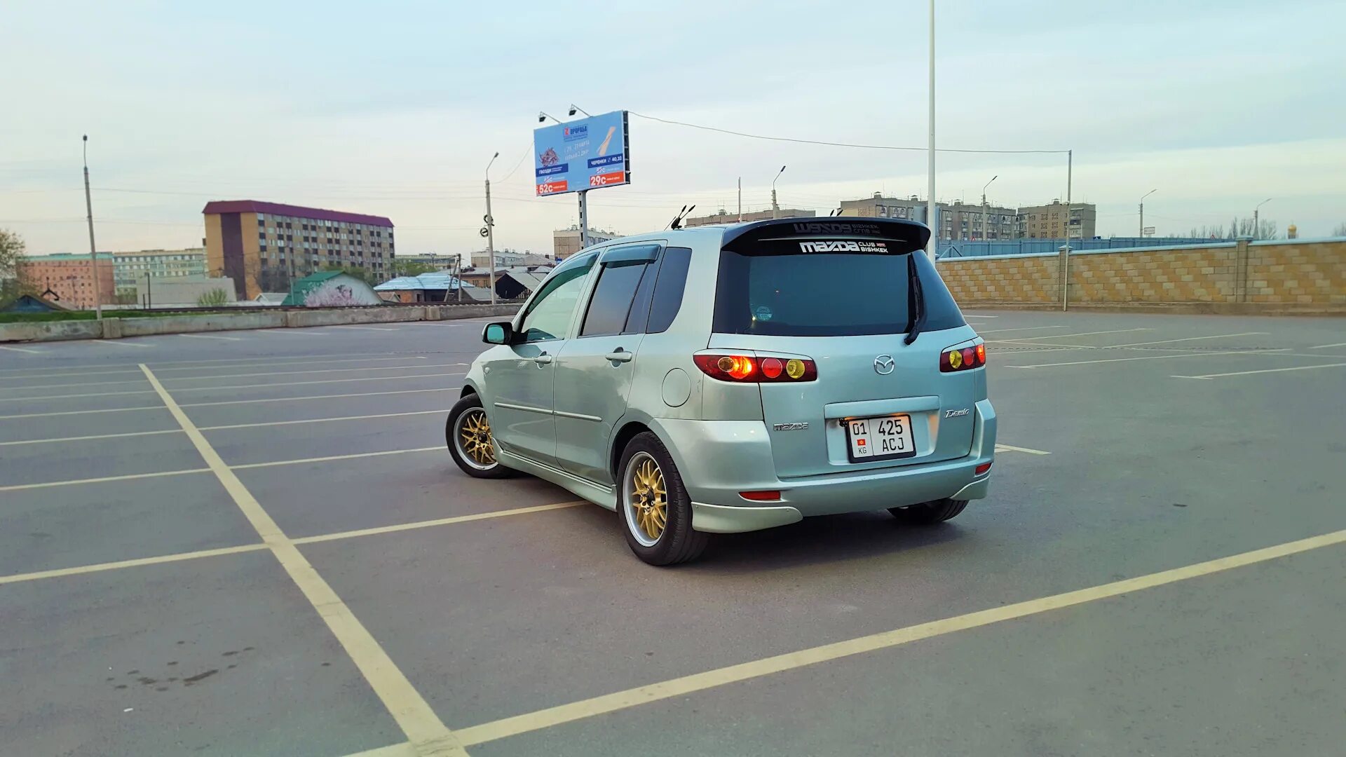 Mazda Demio 2002 обвесы. Mazda Demio 2003 обвес. Обвес Demio dy. Обвес Мазда Демио 2 поколение.