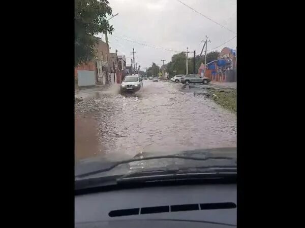 Когда будет вода в сальске. Ливневки на дорогах. Дождь в Ростове.